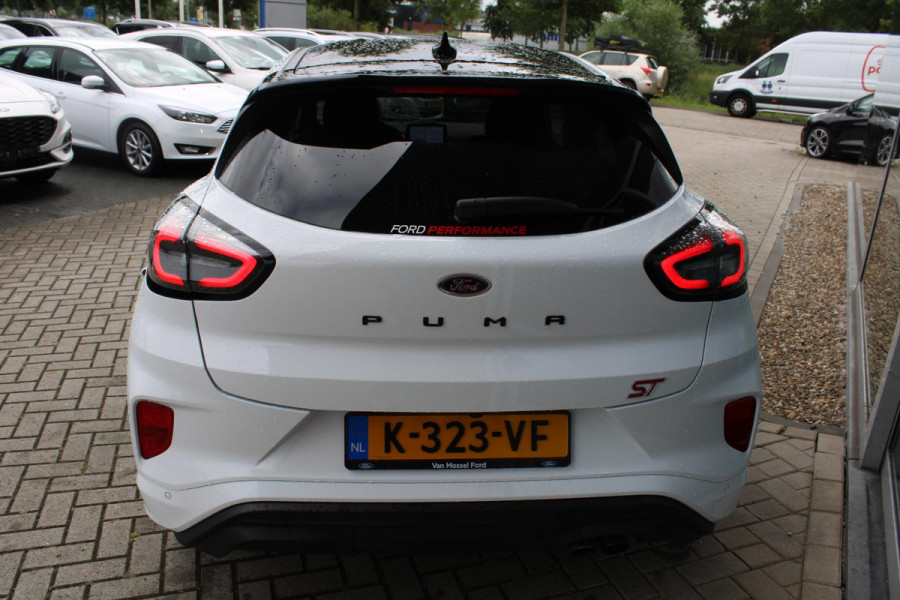 Ford Puma 1.5 EcoBoost ST-X | 200pk | NL auto | Trekhaak | Camera | Climate control | Winterpack | 19 Inch Lichtmetalen Velgen | BLIS | PDC V+A | Volledige historie