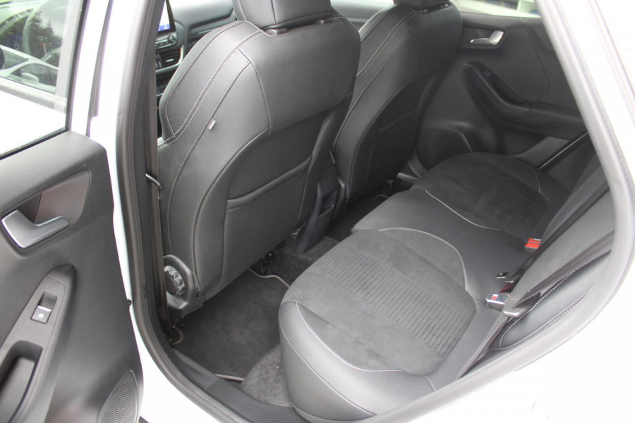 Ford Puma 1.5 EcoBoost ST-X | 200pk | NL auto | Trekhaak | Camera | Climate control | Winterpack | 19 Inch Lichtmetalen Velgen | BLIS | PDC V+A | Volledige historie