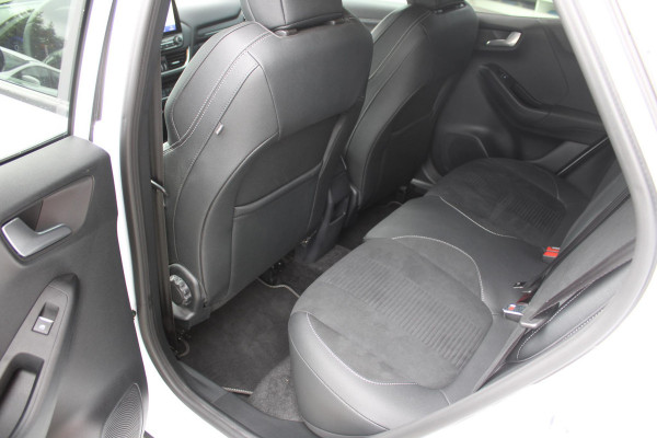 Ford Puma 1.5 EcoBoost ST-X | 200pk | NL auto | Trekhaak | Camera | Climate control | Winterpack | 19 Inch Lichtmetalen Velgen | BLIS | PDC V+A | Volledige historie