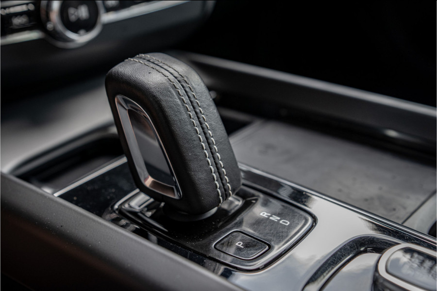 Volvo XC60 2.0 B4 R-Design -Diesel- Dark - Standkachel - H/K - Trekhaak