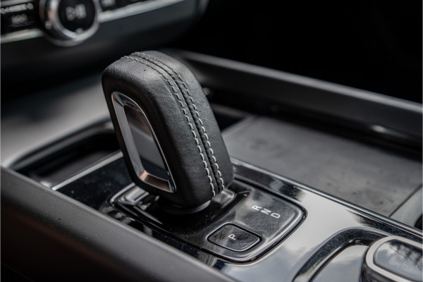 Volvo XC60 2.0 B4 R-Design -Diesel- Dark - Standkachel - H/K - Trekhaak