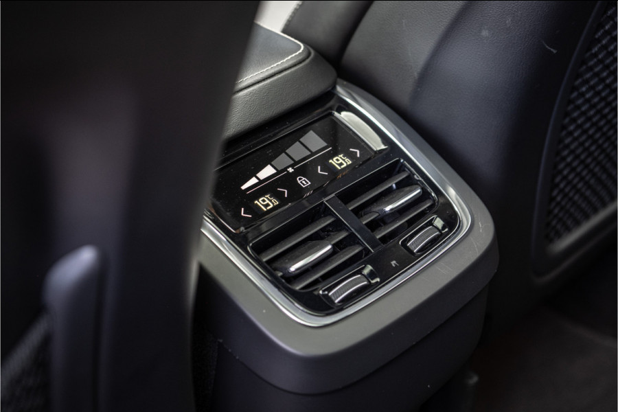 Volvo XC60 2.0 B4 R-Design -Diesel- Dark - Standkachel - H/K - Trekhaak