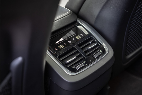 Volvo XC60 2.0 B4 R-Design -Diesel- Dark - Standkachel - H/K - Trekhaak