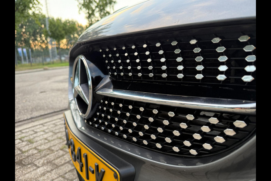 Mercedes-Benz C-Klasse 180 Solution AMG SPORT EDITION 19 INCH LEER AUT NAP LUXE
