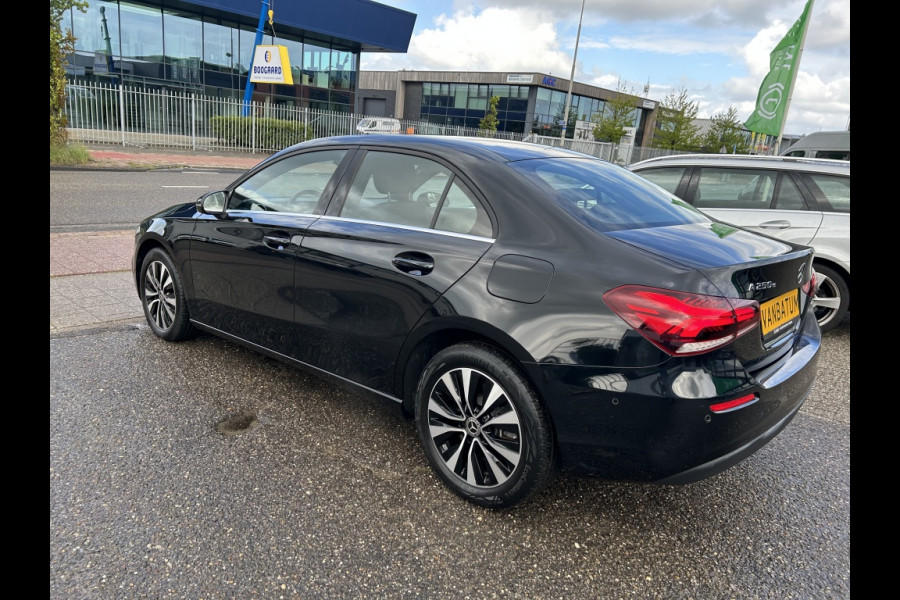 Mercedes-Benz A-Klasse 250 e Business Line