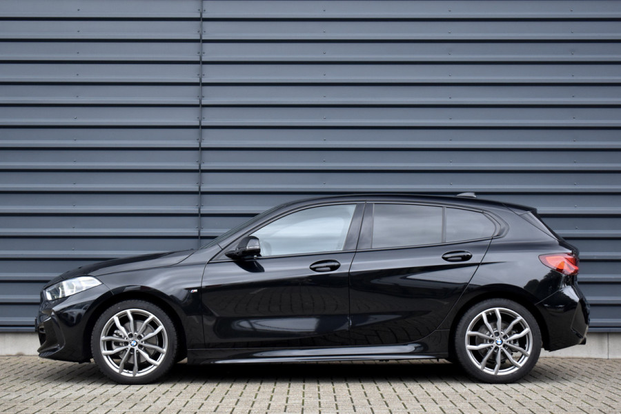BMW 1 Serie 118i High Executive M Sport | M Sportstoelen | 18'' Velgen | Stoel + Stuurverwarming | Sfeerverlichting |