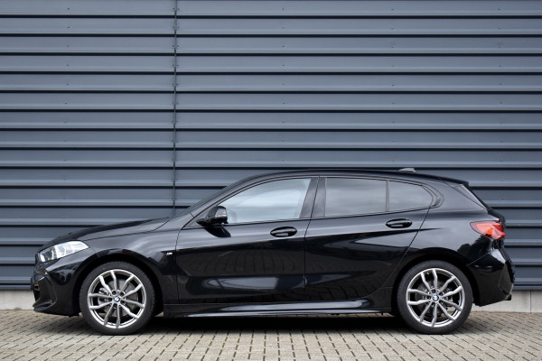 BMW 1 Serie 118i High Executive M Sport | M Sportstoelen | 18'' Velgen | Stoel + Stuurverwarming | Sfeerverlichting |