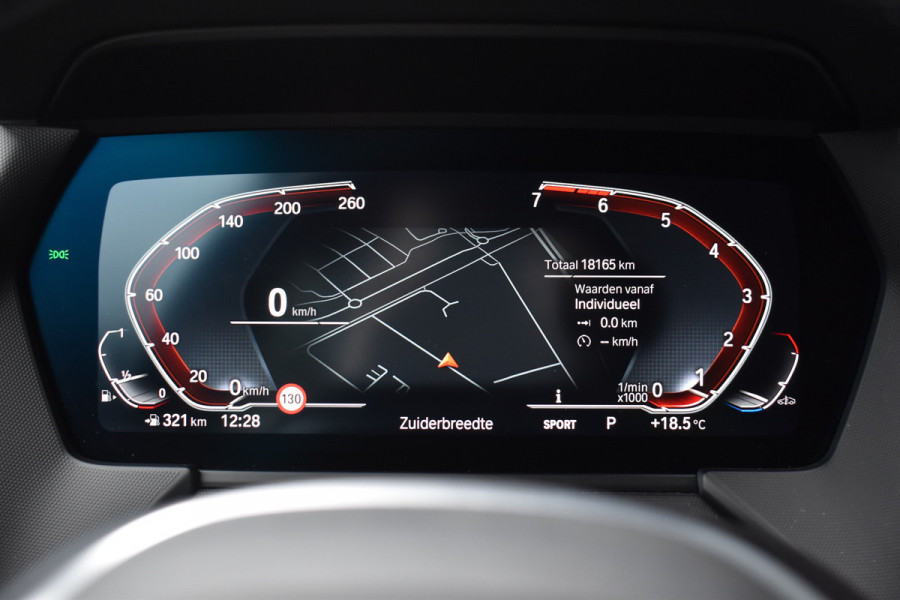 BMW 1 Serie 118i High Executive M Sport | M Sportstoelen | 18'' Velgen | Stoel + Stuurverwarming | Sfeerverlichting |
