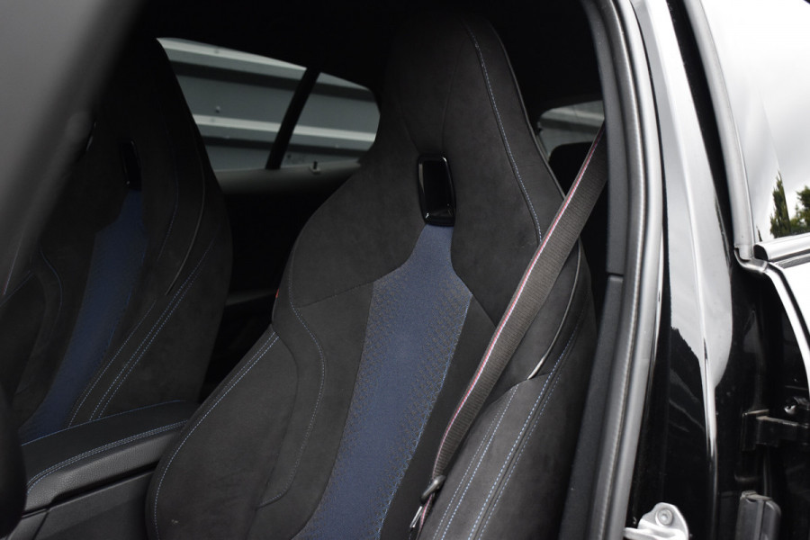 BMW 1 Serie 118i High Executive M Sport | M Sportstoelen | 18'' Velgen | Stoel + Stuurverwarming | Sfeerverlichting |