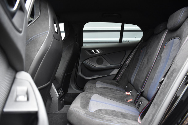 BMW 1 Serie 118i High Executive M Sport | M Sportstoelen | 18'' Velgen | Stoel + Stuurverwarming | Sfeerverlichting |