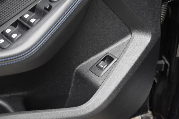 BMW 1 Serie 118i High Executive M Sport | M Sportstoelen | 18'' Velgen | Stoel + Stuurverwarming | Sfeerverlichting |