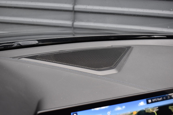 BMW 1 Serie 118i High Executive M Sport | M Sportstoelen | 18'' Velgen | Stoel + Stuurverwarming | Sfeerverlichting |