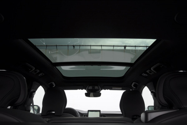 Volvo XC60 T6 350PK Facelift AWD Plus Black Edition Apple Carplay / Adaptive cruise control / Panorama dak / Sportstoelen / Elektrisch bedienbare bestuurderstoel met geheugen / Keyless Entry / Elektrische achterklep