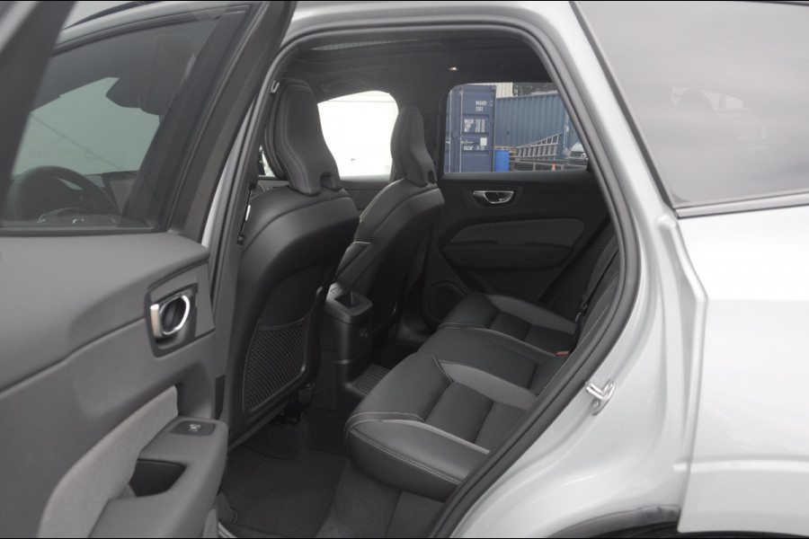 Volvo XC60 T6 350PK Facelift AWD Plus Black Edition Apple Carplay / Adaptive cruise control / Panorama dak / Sportstoelen / Elektrisch bedienbare bestuurderstoel met geheugen / Keyless Entry / Elektrische achterklep