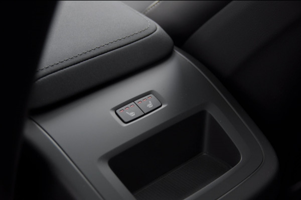 Volvo XC60 T6 350PK Facelift AWD Plus Black Edition Apple Carplay / Adaptive cruise control / Panorama dak / Sportstoelen / Elektrisch bedienbare bestuurderstoel met geheugen / Keyless Entry / Elektrische achterklep