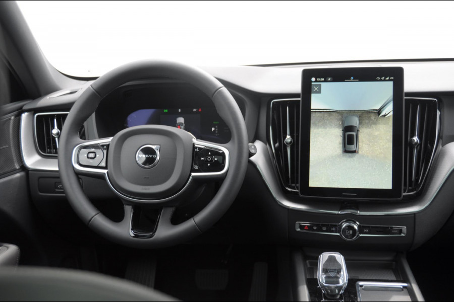 Volvo XC60 T6 350PK Facelift AWD Plus Black Edition Apple Carplay / Adaptive cruise control / Panorama dak / Sportstoelen / Elektrisch bedienbare bestuurderstoel met geheugen / Keyless Entry / Elektrische achterklep