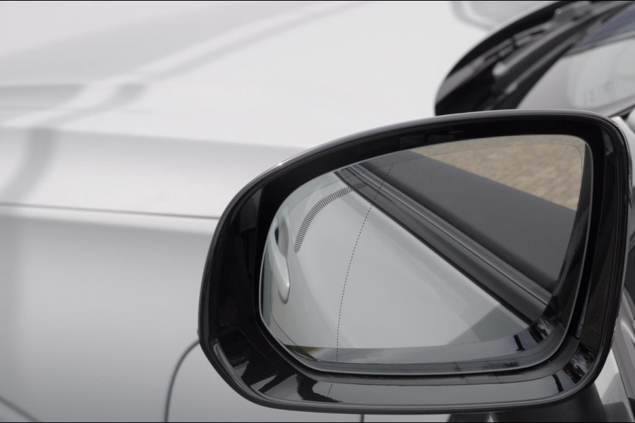 Volvo XC60 T6 350PK Facelift AWD Plus Black Edition Apple Carplay / Adaptive cruise control / Panorama dak / Sportstoelen / Elektrisch bedienbare bestuurderstoel met geheugen / Keyless Entry / Elektrische achterklep