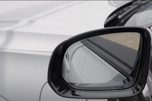 Volvo XC60 T6 350PK Facelift AWD Plus Black Edition Apple Carplay / Adaptive cruise control / Panorama dak / Sportstoelen / Elektrisch bedienbare bestuurderstoel met geheugen / Keyless Entry / Elektrische achterklep