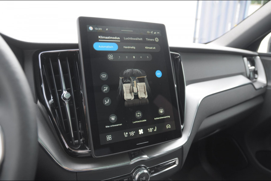 Volvo XC60 T6 350PK Facelift AWD Plus Black Edition Apple Carplay / Adaptive cruise control / Panorama dak / Sportstoelen / Elektrisch bedienbare bestuurderstoel met geheugen / Keyless Entry / Elektrische achterklep