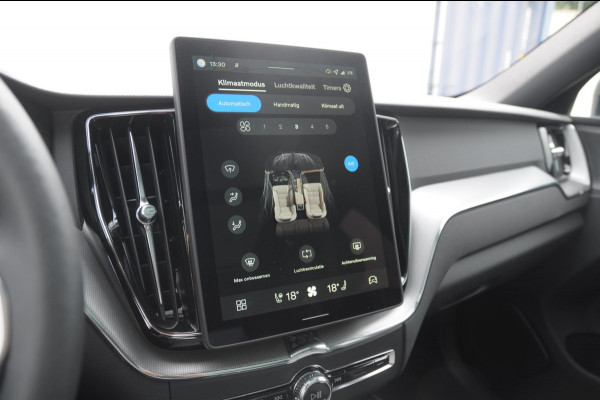 Volvo XC60 T6 350PK Facelift AWD Plus Black Edition Apple Carplay / Adaptive cruise control / Panorama dak / Sportstoelen / Elektrisch bedienbare bestuurderstoel met geheugen / Keyless Entry / Elektrische achterklep