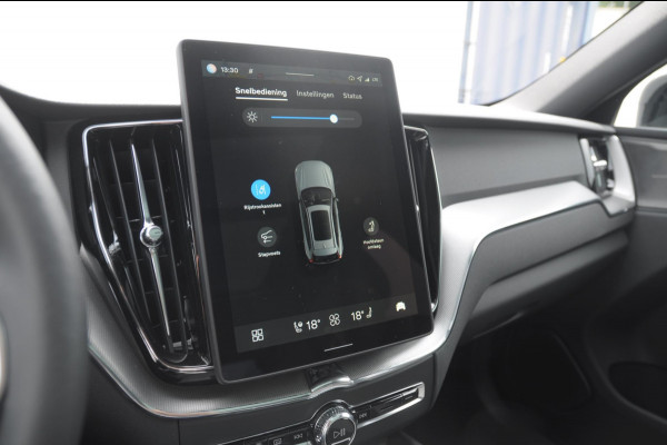 Volvo XC60 T6 350PK Facelift AWD Plus Black Edition Apple Carplay / Adaptive cruise control / Panorama dak / Sportstoelen / Elektrisch bedienbare bestuurderstoel met geheugen / Keyless Entry / Elektrische achterklep