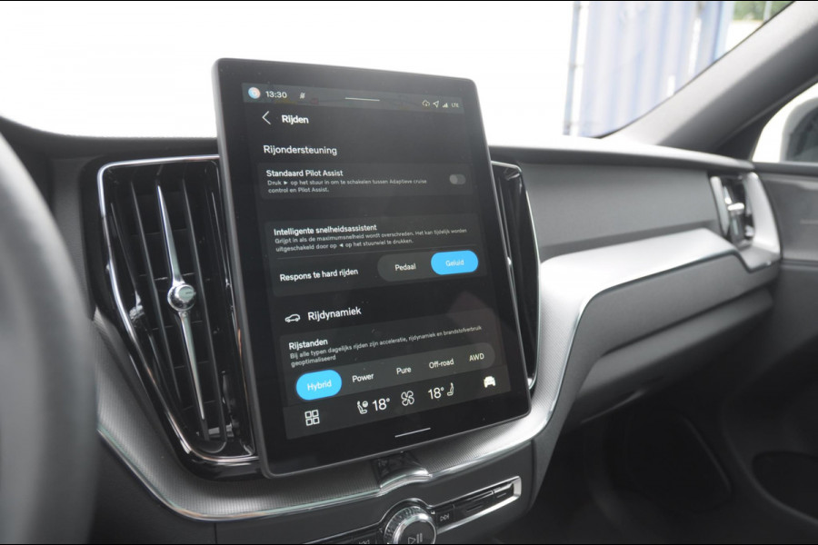 Volvo XC60 T6 350PK Facelift AWD Plus Black Edition Apple Carplay / Adaptive cruise control / Panorama dak / Sportstoelen / Elektrisch bedienbare bestuurderstoel met geheugen / Keyless Entry / Elektrische achterklep