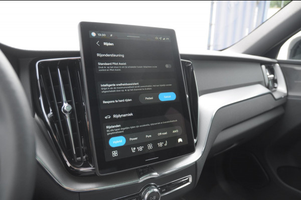 Volvo XC60 T6 350PK Facelift AWD Plus Black Edition Apple Carplay / Adaptive cruise control / Panorama dak / Sportstoelen / Elektrisch bedienbare bestuurderstoel met geheugen / Keyless Entry / Elektrische achterklep