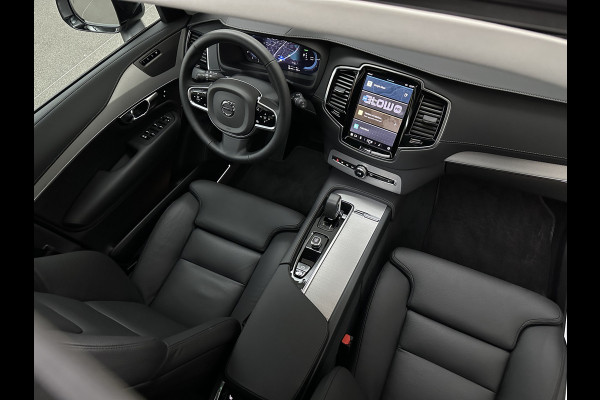 Volvo XC90 T8 R 455pk Long Range AWD Plus Dark | Luchtvering | Panorama | 360 Camera | Trekhaak | Pilot-Assist | ACC | Leder | Memory | Harman-Kardon | BLIS | Sportstoelen | Stoelverwarming V+A | Suurverwarming | Keyless-Entry | Standkachel | Full-LED | Zonwering | Getint Glas | Black-Optic | Draadloos Laden | Carplay |