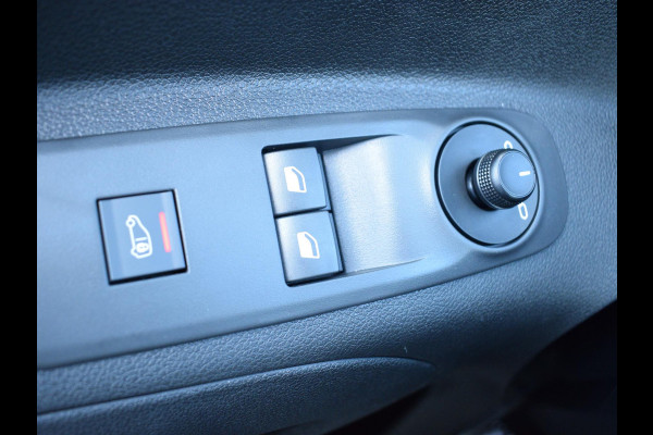 Opel Combo Electric 136 L1 50kWh | 8 JAAR GARANTIE | BETIMMERING | CAMERA + SENSOREN | NAVIGATIE