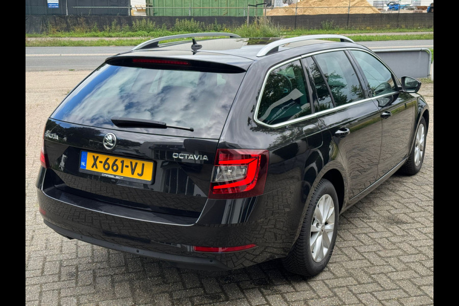 Škoda Octavia Combi 1.0 TSI Greentech Ambition Navigatie, Half Leder, Cruise control, stoelverwarming . Een proefrit levert het bewijs. Neem contact op en we maken een afspraak!