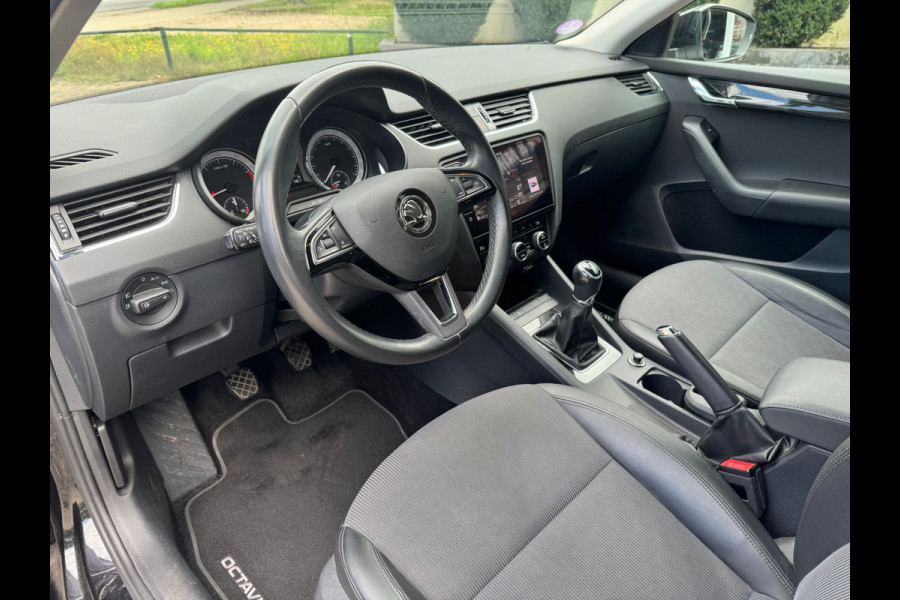 Škoda Octavia Combi 1.0 TSI Greentech Ambition Navigatie, Half Leder, Cruise control, stoelverwarming . Een proefrit levert het bewijs. Neem contact op en we maken een afspraak!