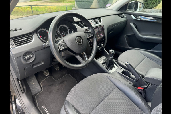 Škoda Octavia Combi 1.0 TSI Greentech Ambition Navigatie, Half Leder, Cruise control, stoelverwarming . Een proefrit levert het bewijs. Neem contact op en we maken een afspraak!