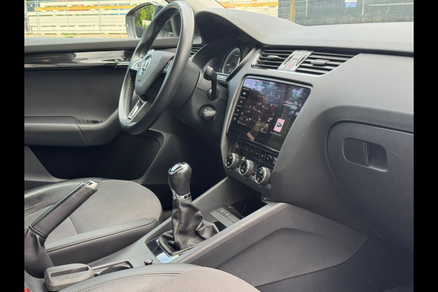 Škoda Octavia Combi 1.0 TSI Greentech Ambition Navigatie, Half Leder, Cruise control, stoelverwarming . Een proefrit levert het bewijs. Neem contact op en we maken een afspraak!