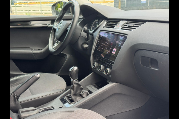 Škoda Octavia Combi 1.0 TSI Greentech Ambition Navigatie, Half Leder, Cruise control, stoelverwarming . Een proefrit levert het bewijs. Neem contact op en we maken een afspraak!