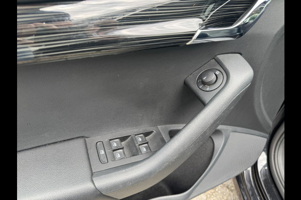 Škoda Octavia Combi 1.0 TSI Greentech Ambition Navigatie, Half Leder, Cruise control, stoelverwarming . Een proefrit levert het bewijs. Neem contact op en we maken een afspraak!