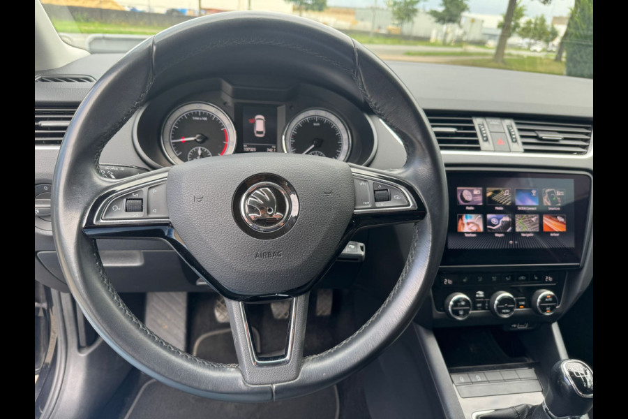 Škoda Octavia Combi 1.0 TSI Greentech Ambition Navigatie, Half Leder, Cruise control, stoelverwarming . Een proefrit levert het bewijs. Neem contact op en we maken een afspraak!