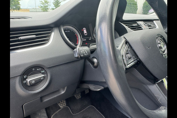 Škoda Octavia Combi 1.0 TSI Greentech Ambition Navigatie, Half Leder, Cruise control, stoelverwarming . Een proefrit levert het bewijs. Neem contact op en we maken een afspraak!