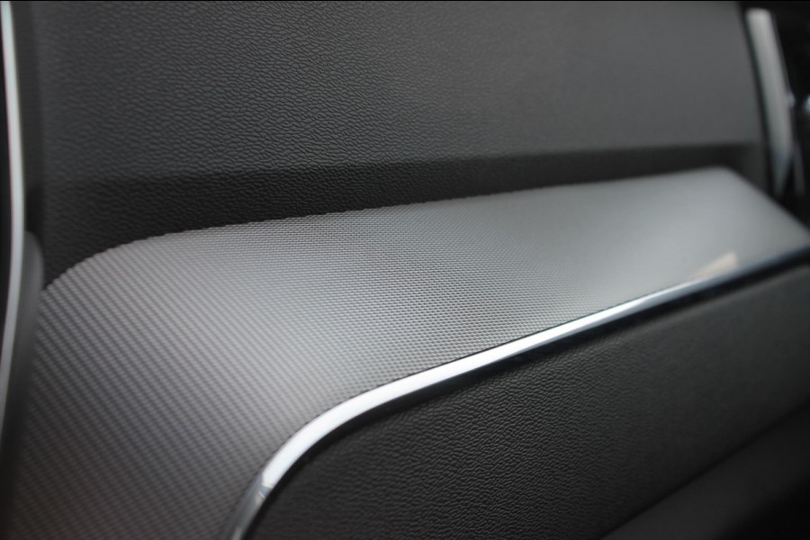 Volvo XC60 T8 455pk Autm. Plug-in hybrid AWD Plus Dark Long Range / Panoramisch schuif-kanteldak / lederen bekleding / 360 graden camera / 20" lichtmetalen velgen