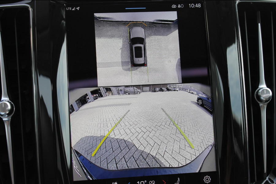 Volvo XC60 T8 455pk Autm. Plug-in hybrid AWD Plus Dark Long Range / Panoramisch schuif-kanteldak / lederen bekleding / 360 graden camera / 20" lichtmetalen velgen