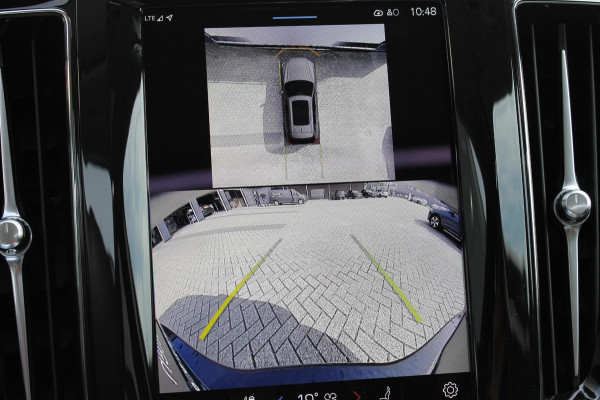 Volvo XC60 T8 455pk Autm. Plug-in hybrid AWD Plus Dark Long Range / Panoramisch schuif-kanteldak / lederen bekleding / 360 graden camera / 20" lichtmetalen velgen