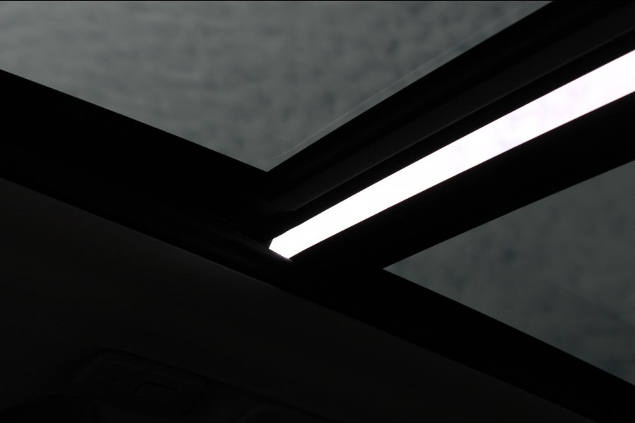 Volvo XC60 T8 455pk Autm. Plug-in hybrid AWD Plus Dark Long Range / Panoramisch schuif-kanteldak / lederen bekleding / 360 graden camera / 20" lichtmetalen velgen