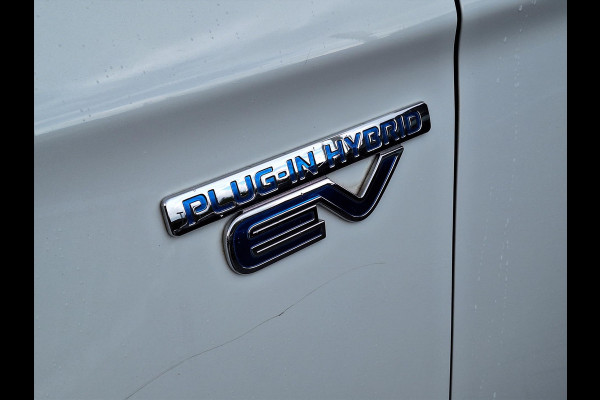 Mitsubishi Outlander 2.4 PHEV 4WD Intense | Leder, Navigatie, Stoelverwarming, Trekhaak
