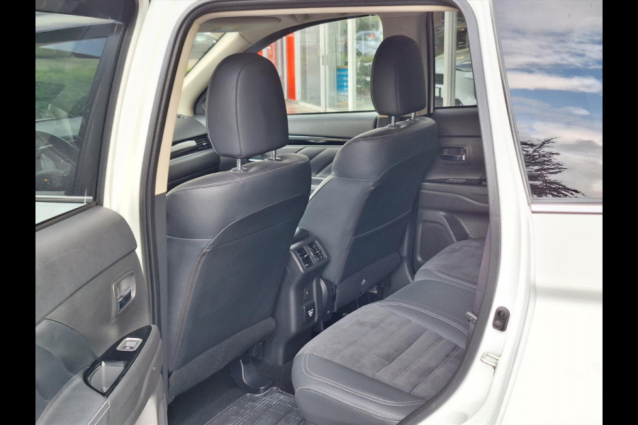 Mitsubishi Outlander 2.4 PHEV 4WD Intense | Leder, Navigatie, Stoelverwarming, Trekhaak