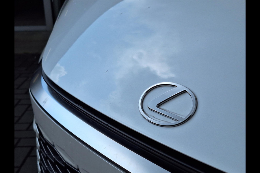 Lexus LBX 1.5 Comfort & Safety Pack | Dodehoekherkenning, Parkeersensoren, Keyless, Stoelverwarming