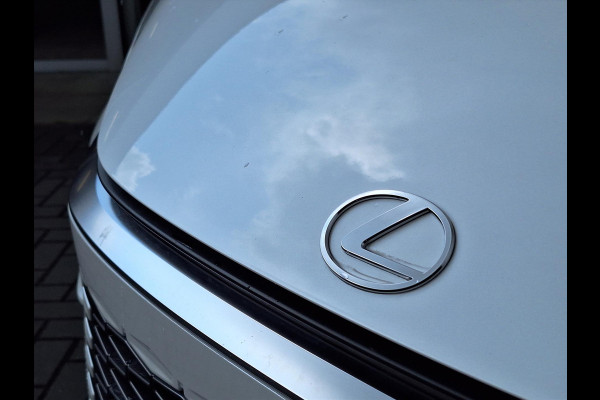 Lexus LBX 1.5 Comfort & Safety Pack | Dodehoekherkenning, Parkeersensoren, Keyless, Stoelverwarming