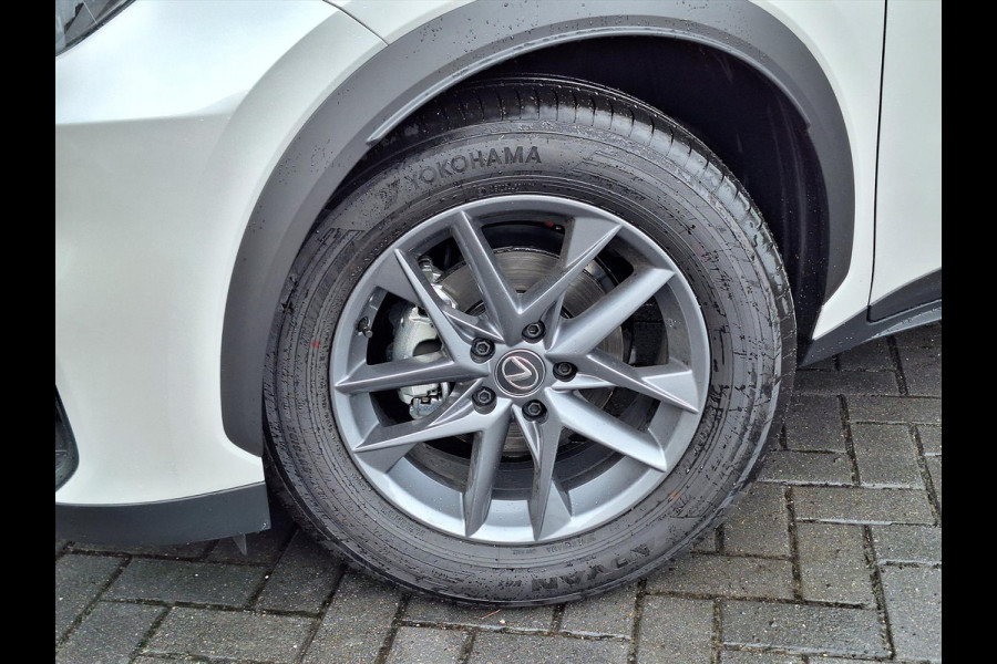 Lexus LBX 1.5 Comfort & Safety Pack | Dodehoekherkenning, Parkeersensoren, Keyless, Stoelverwarming