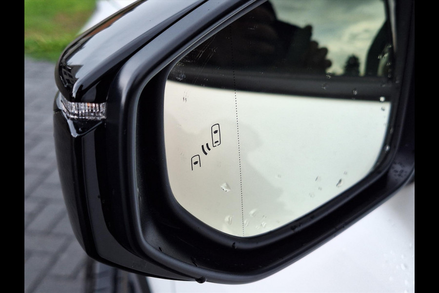 Lexus LBX 1.5 Comfort & Safety Pack | Dodehoekherkenning, Parkeersensoren, Keyless, Stoelverwarming