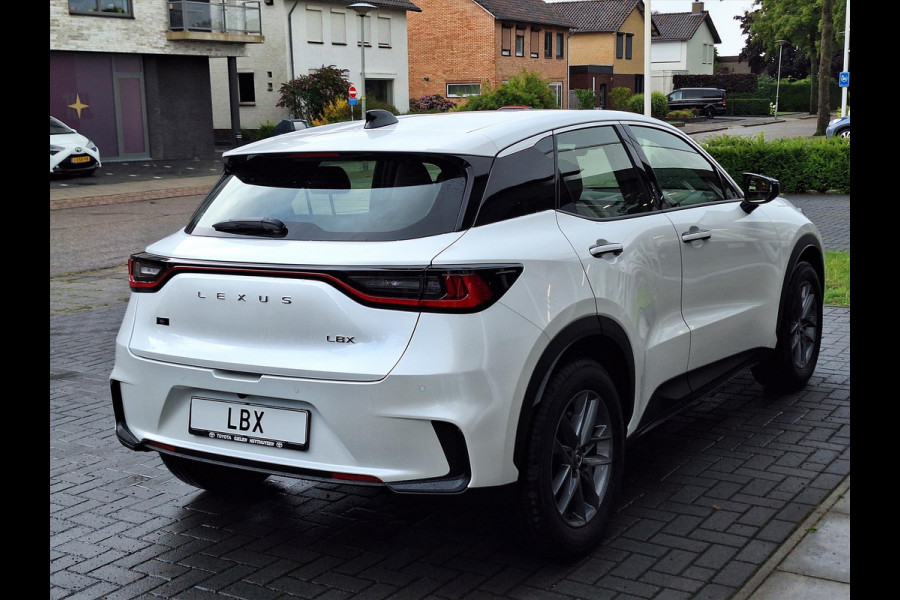 Lexus LBX 1.5 Comfort & Safety Pack | Dodehoekherkenning, Parkeersensoren, Keyless, Stoelverwarming
