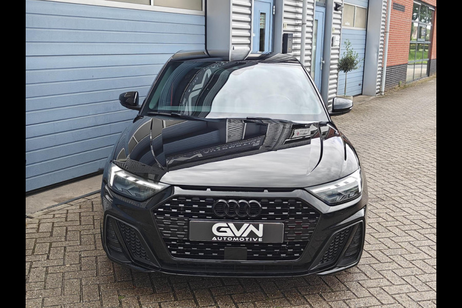 Audi A1 30 TFSI S edition | 2023 | RS6 velgen | Black on Black | LED Matrix | Keyless | CarPlay | Privacy glass