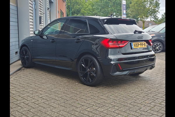 Audi A1 30 TFSI S edition | 2023 | RS6 velgen | Black on Black | LED Matrix | Keyless | CarPlay | Privacy glass